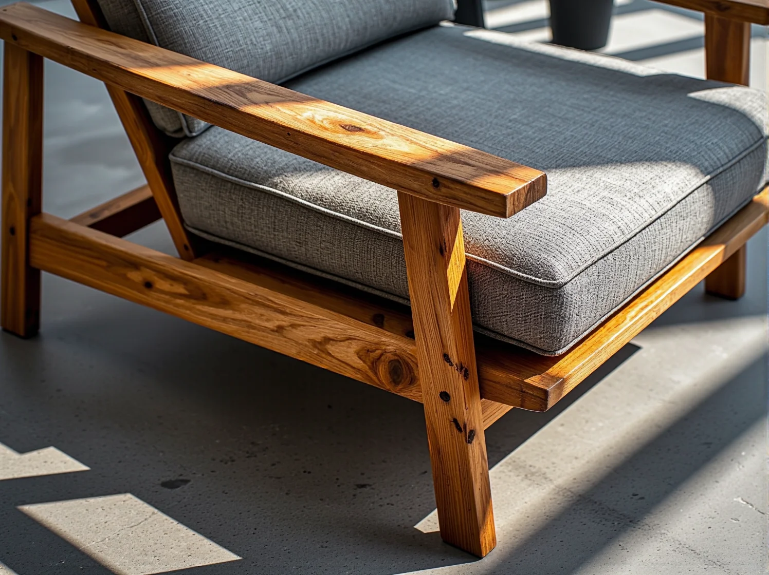 Krzesło wykonane z biomateriałów i grzybni zaprojektowane przez twórcę z pokolenia Z.