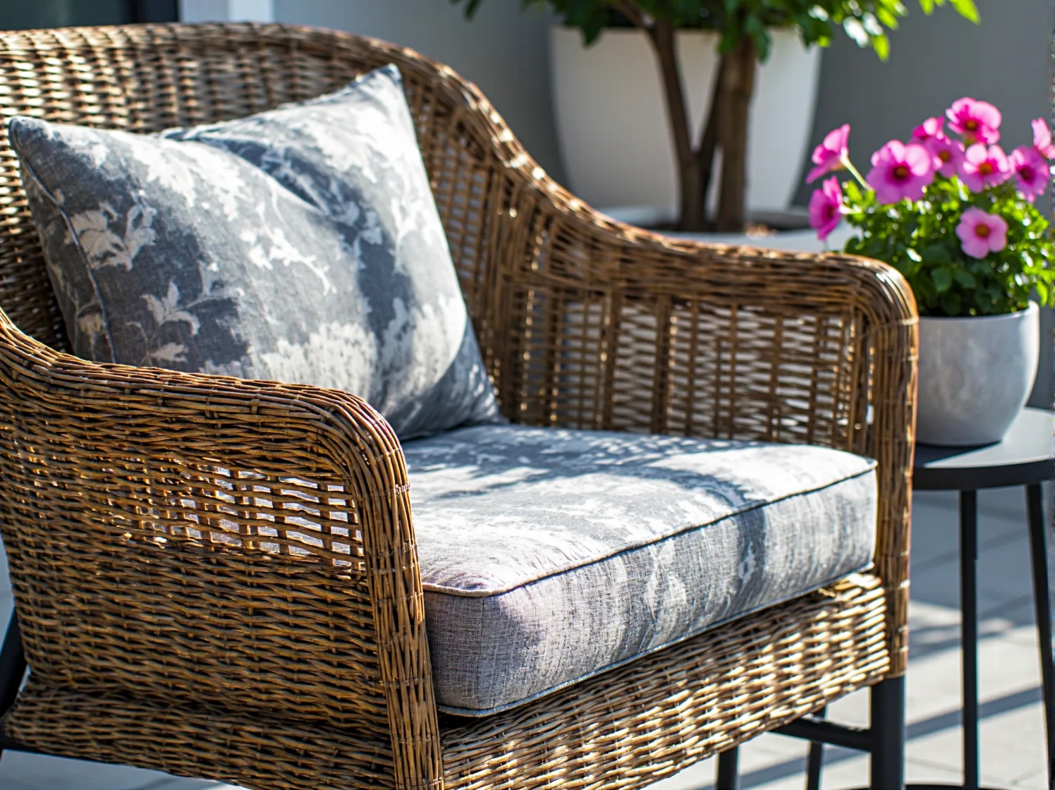 Nowoczesne krzesło ogrodowe z technorattanu odporne na pogodę